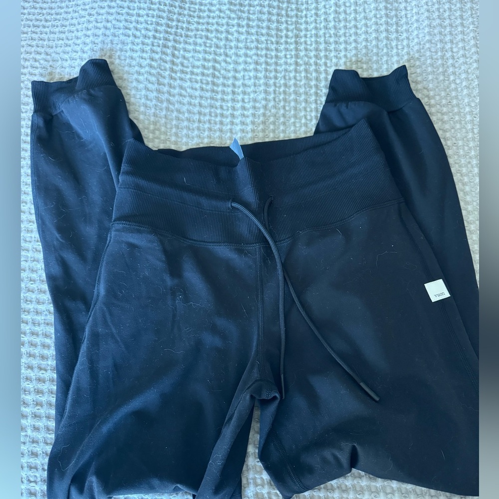 vuori black joggers